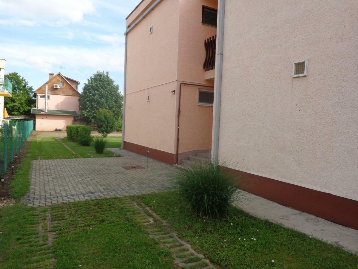 Angela Apartman Hajdúszoboszló Εξωτερικό φωτογραφία